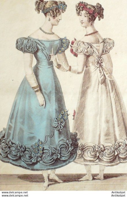 Gravure de mode Costume Parisien 1825 n°2372 Robe crêpe garnie de fleurs rosettes