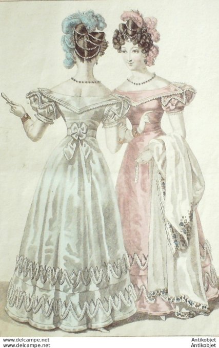 Gravure de mode Costume Parisien 1825 n°2373 Robe de Moire  garnie de satin