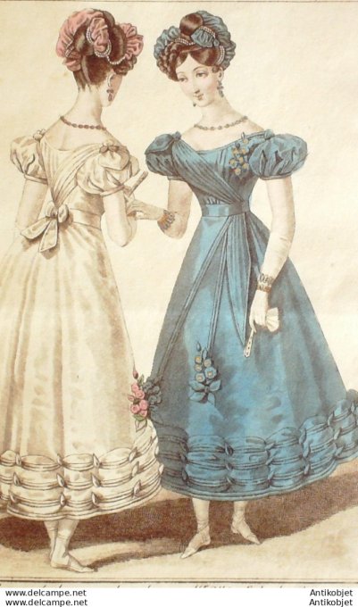 Gravure de mode Costume Parisien 1826 n°2386 Robe de crêpe garnie de satin et fleurs