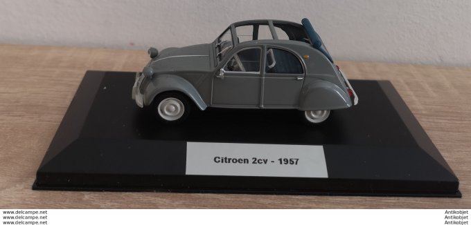 Citroen 2cv berline decouvrable 1957 Universal Hobbies 1:43
