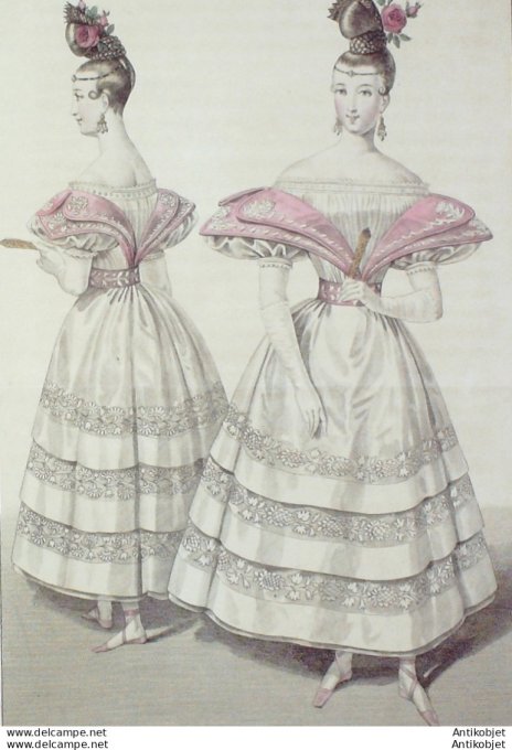 Gravure de mode Costume Parisien 1830 n°2801 Robe de tulle à remplis et entre deux