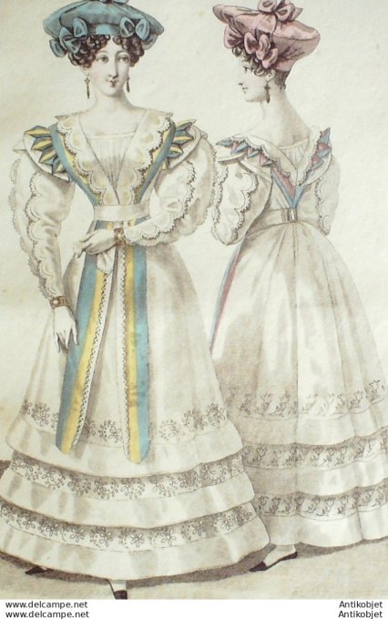 Gravure de mode Costume Parisien 1826 n°2406 Bérets velours Robes d'organdi