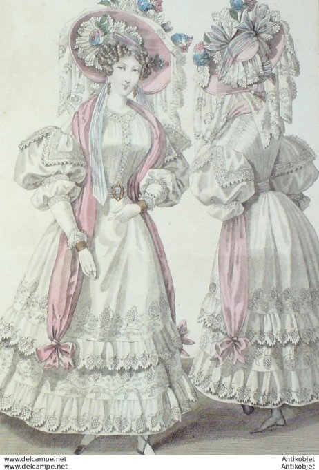 Gravure de mode Costume Parisien 1830 n°2818 Robe de Jaconat garnie de volans brodés