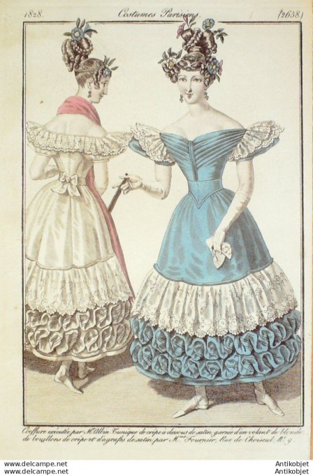 Gravure de mode Costume Parisien 1828 n°2658 Tunique de crêpe dessous de satin