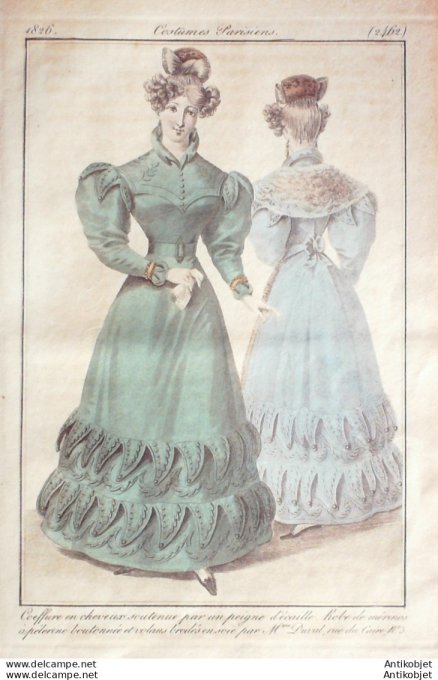 Costume Parisien 1826 # 2462 Robe de mérinos à pélerine boutonnée
