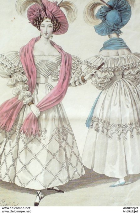 Costume Parisien 1831 # 2899 Robe mousseline garnie mantille