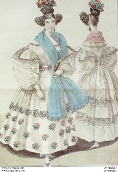 Gravure de mode Costume Parisien 1831 n°2902 Robe mousseline brodée en laine