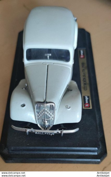Citroen Traction 15cv TA (1938) 1/18 Burago
