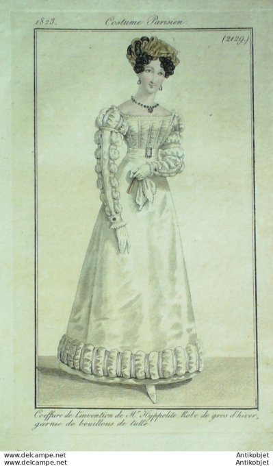 Gravure de mode Costume Parisien 1823 n°2129 Robe gros d'hiver garnie