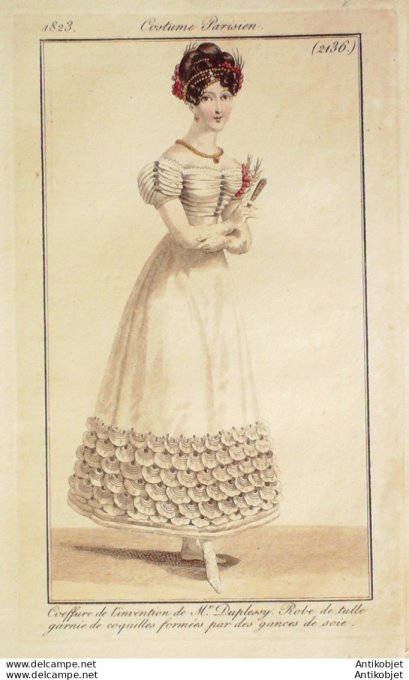 Costume Parisien 1823 # 2136 Robe tulle garnie de coquilles