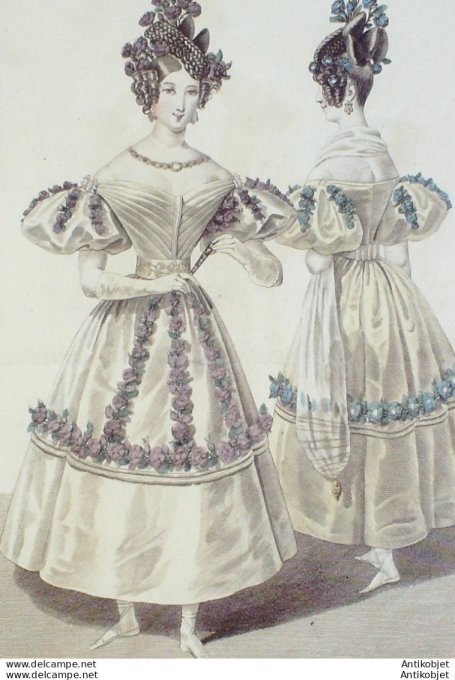 Gravure de mode Costume Parisien 1830 n°2758 Robe de gaze garnie de fleurs