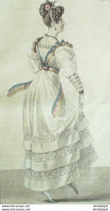 Costume Parisien 1825 # 2339 Robe d'organdi ornée de remplis