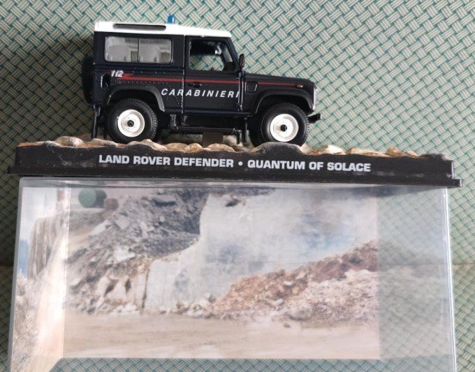 Land Rover Defender Carabinier - Quantum of solace James Bond 007